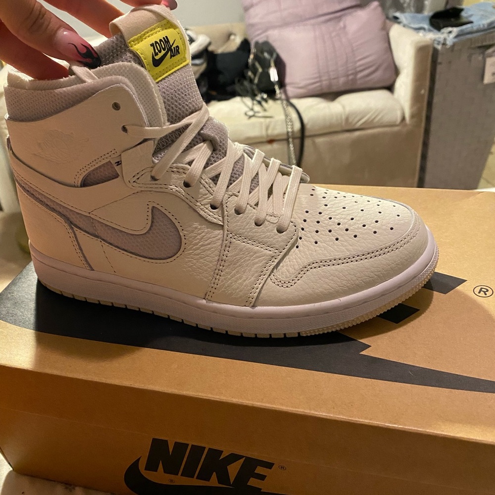 NWT! Jordan 1’s Nike Pearls Size 6.5 runs big like 7